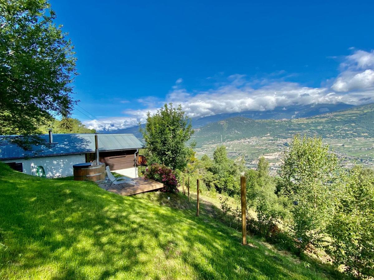 Eco Lodge With Jacuzzi And View In The Swiss Alps Grone Exterior photo