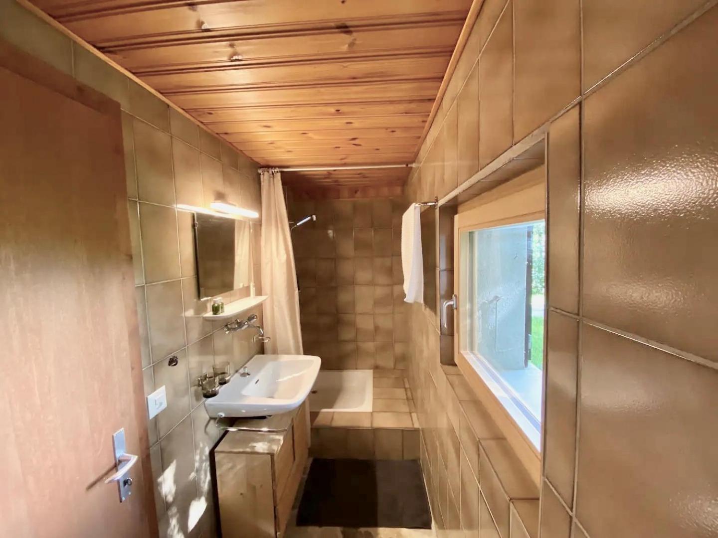Eco Lodge With Jacuzzi And View In The Swiss Alps Grone Exterior photo